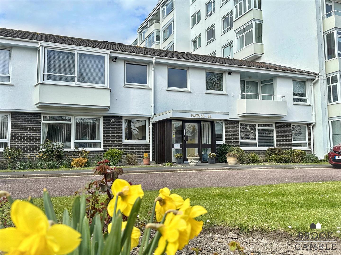 2 Bedroom Flat for Sale: £230,000. Compton Place Road in Eastbourne, East Sussex